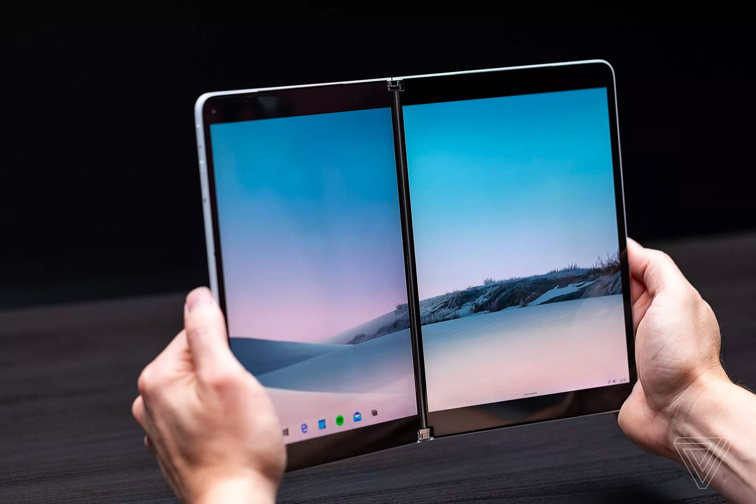 Surface Neo под управлением Windows 10X