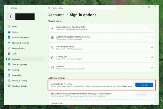 Параметры Windows Hello с выделенной функцией «Улучшенная безопасность входа». Кнопка «Настроить».